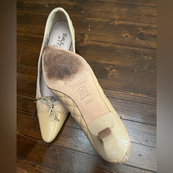 Paul Mayer Attitudes Pointed Toe Beige Quilted Leather Kitten Heel Size 6.5 - Picture 3 of 3